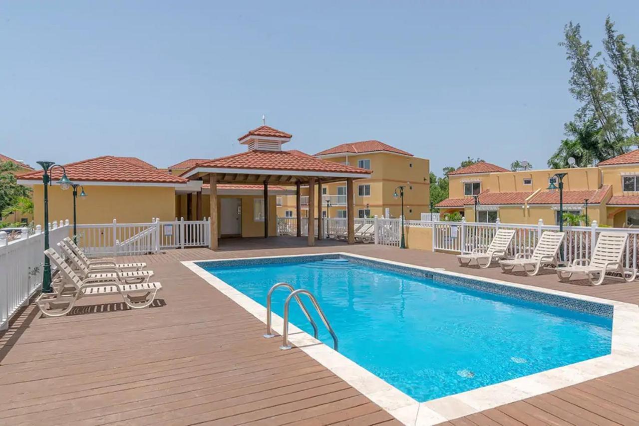 New 3-bed On Hip Strip, Access, Sleeps 8 * Montego Bay