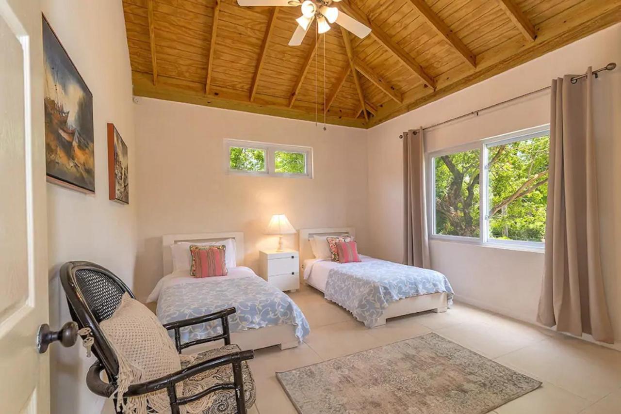 New 3-bed On Hip Strip, Access, Sleeps 8 Holiday home Montego Bay