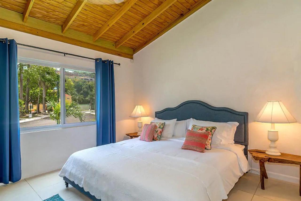 New 3-bed On Hip Strip, Access, Sleeps 8 Holiday home *