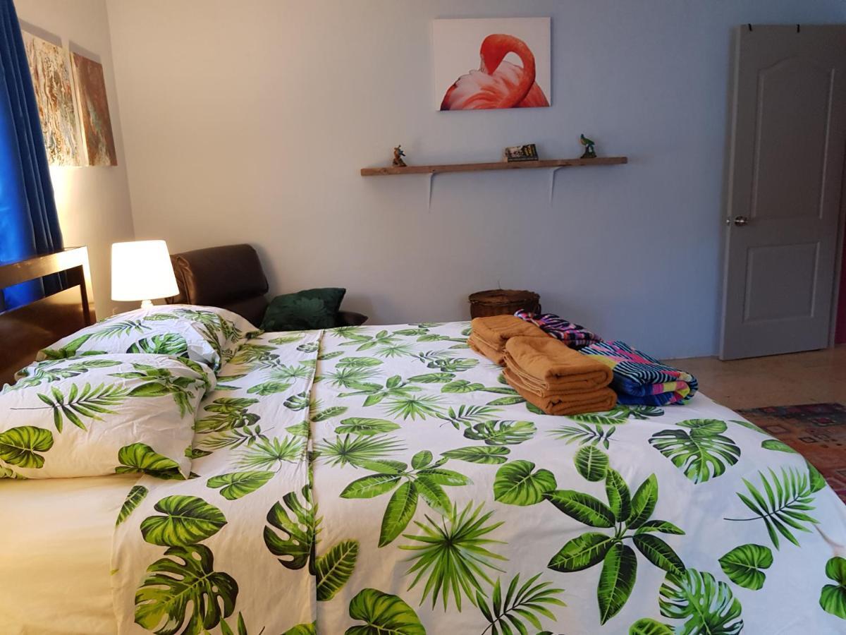 Charming One Block From The Sea * Willemstad