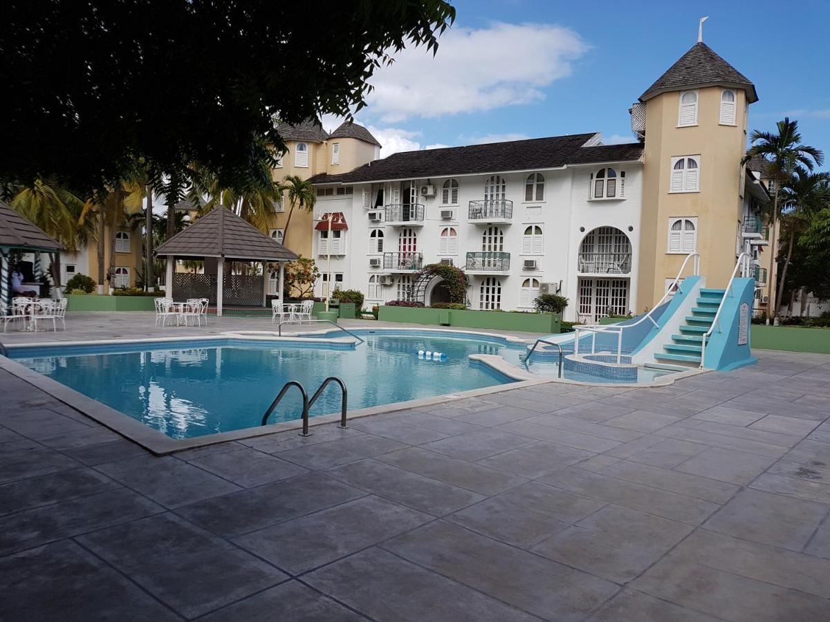 Aparthotel Almond Grove At Castle *