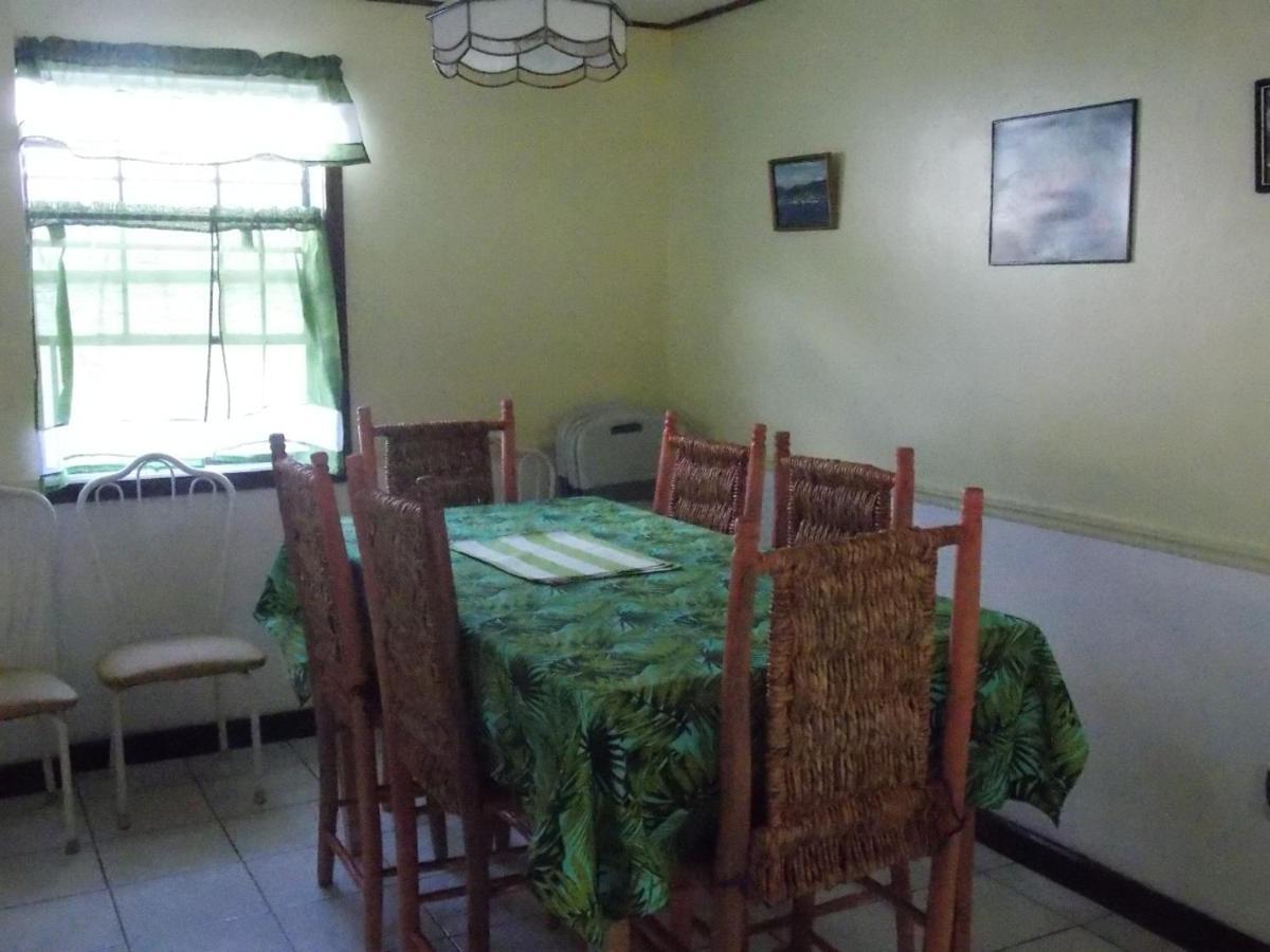 Guest house Tropical Breeze Vacation And
