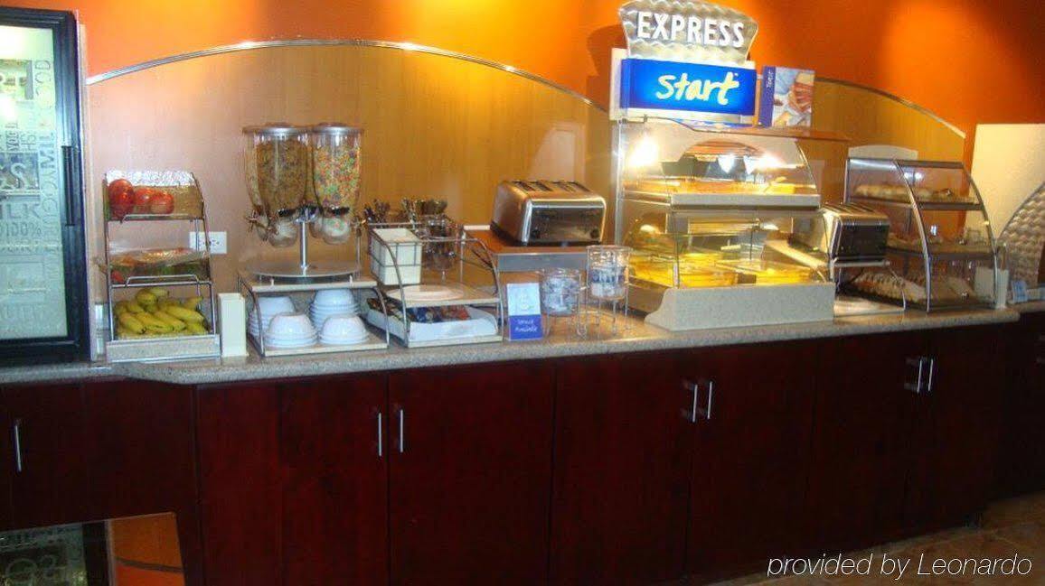 Express Trincity By Ihg 3*