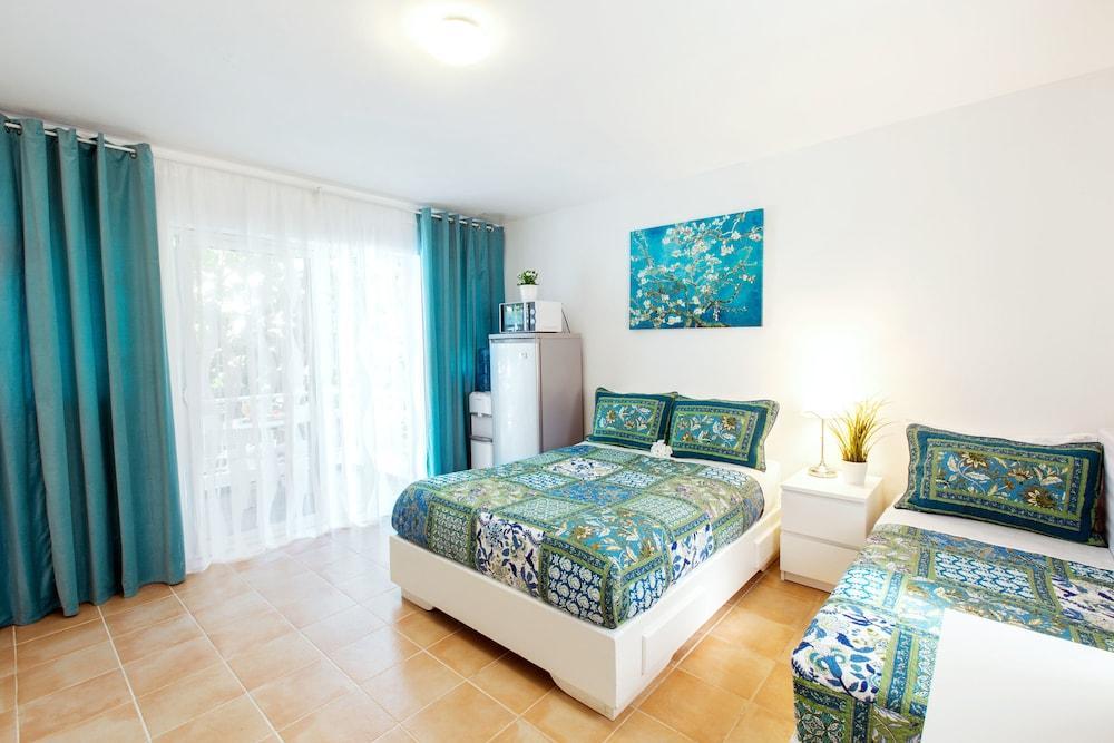 Hotel Tropicana Deluxe Club & Pool