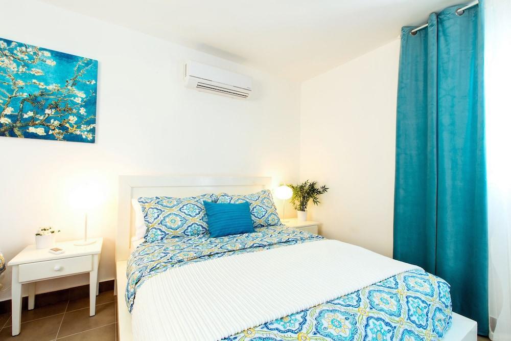 Tropicana Deluxe Club & Pool