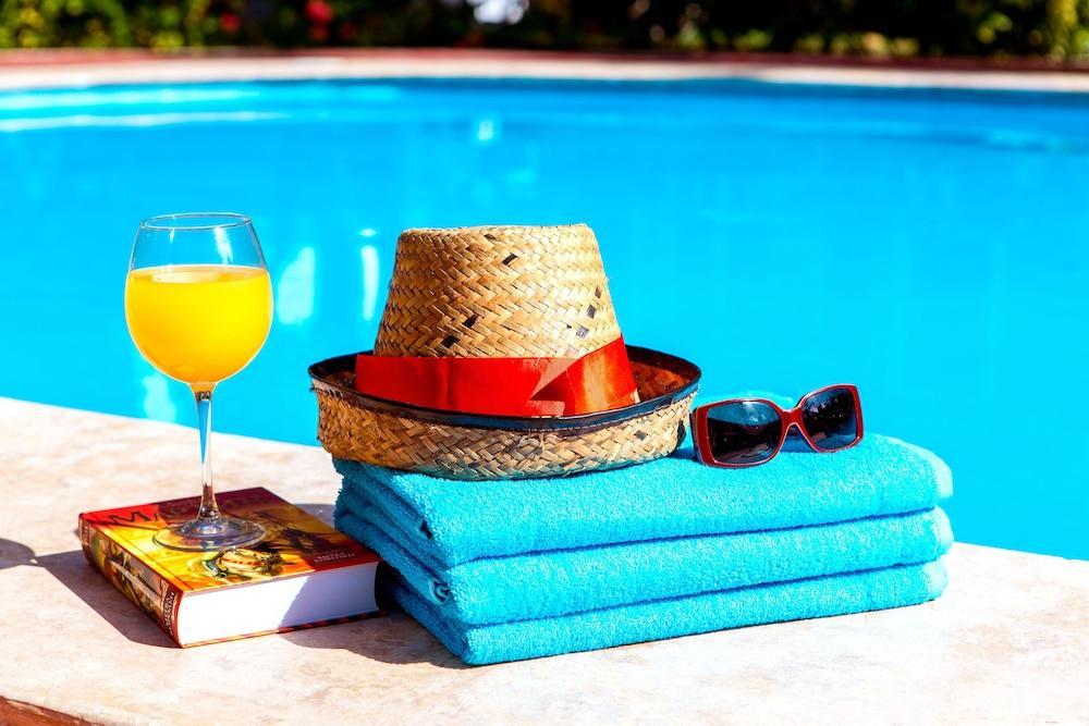 Tropicana Deluxe Club & Pool 4*