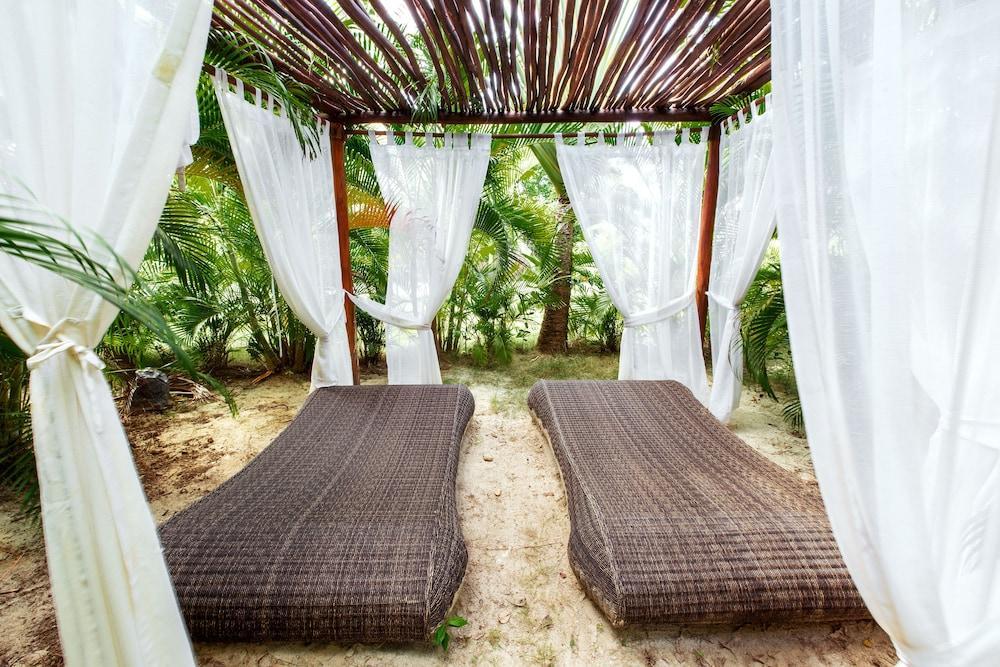 Hotel Tropicana Deluxe Club & Pool 4*