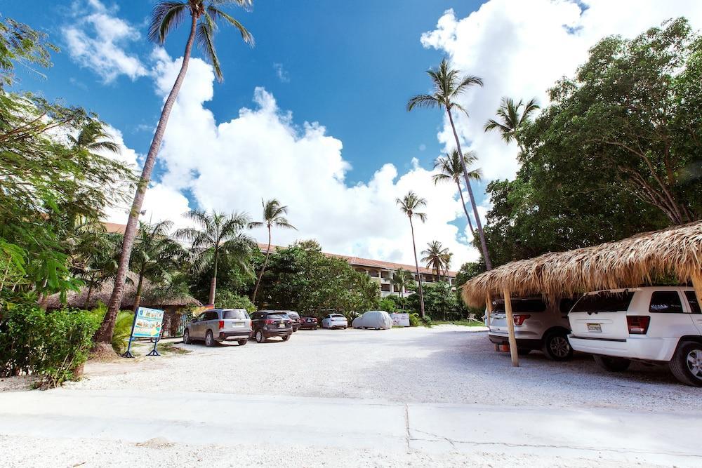 Hotel Tropicana Deluxe Club & Pool