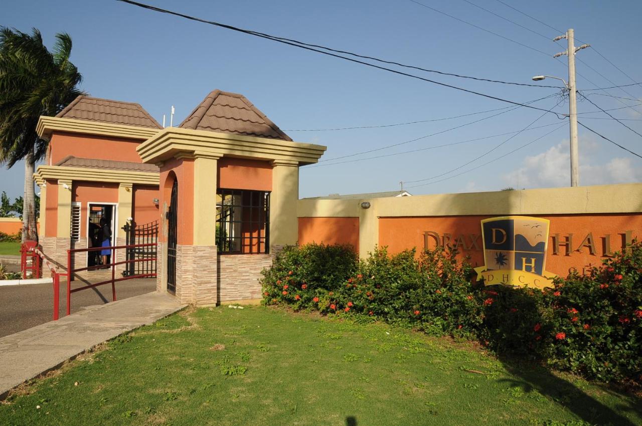 - Drax Hall Country Club 2-bed Luxury *
