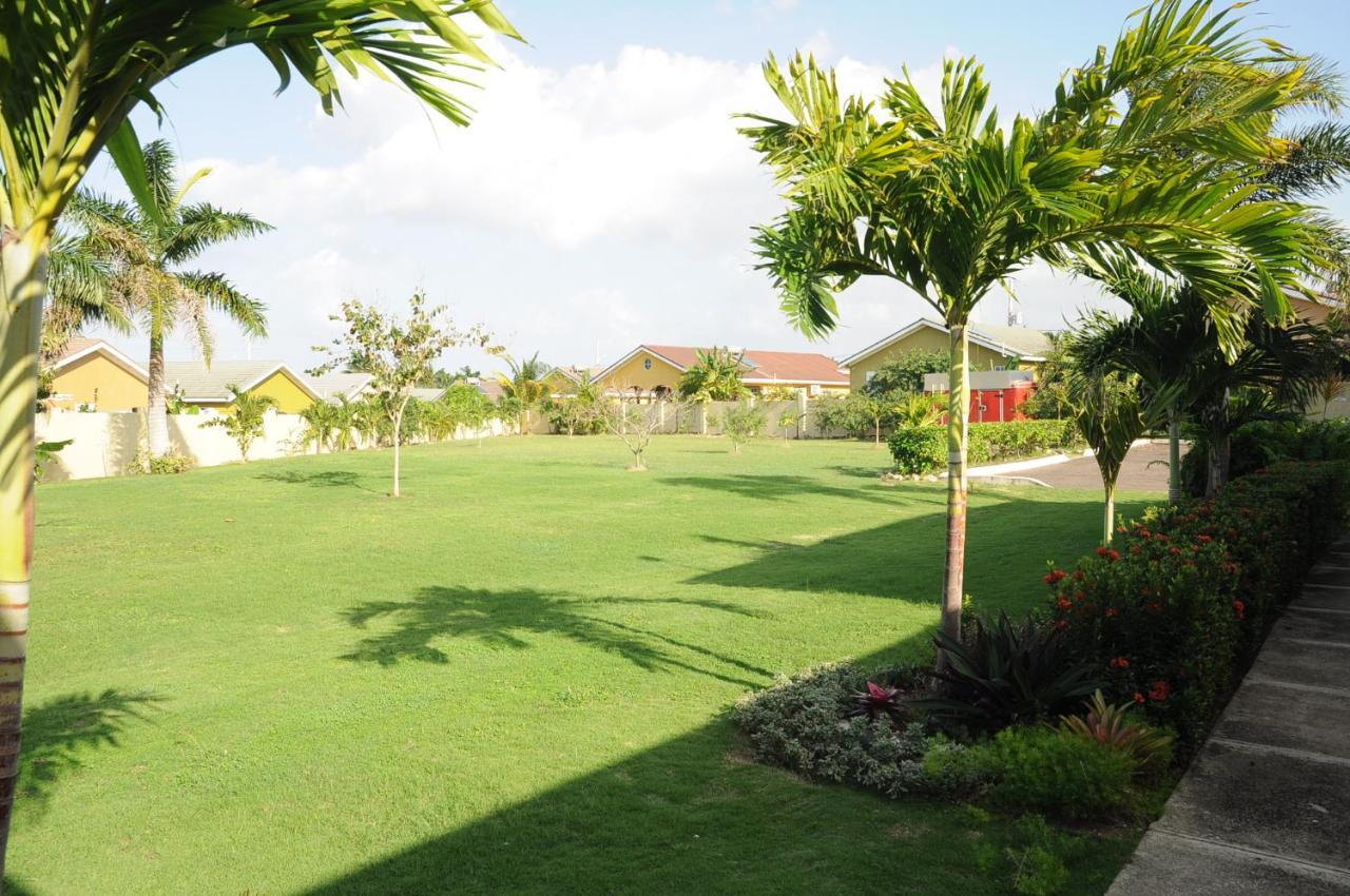 - Drax Hall Country Club 2-bed Luxury * Ocho Rios