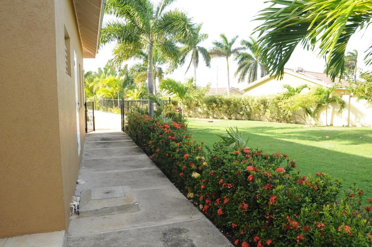 - Drax Hall Country Club 2-bed Luxury *