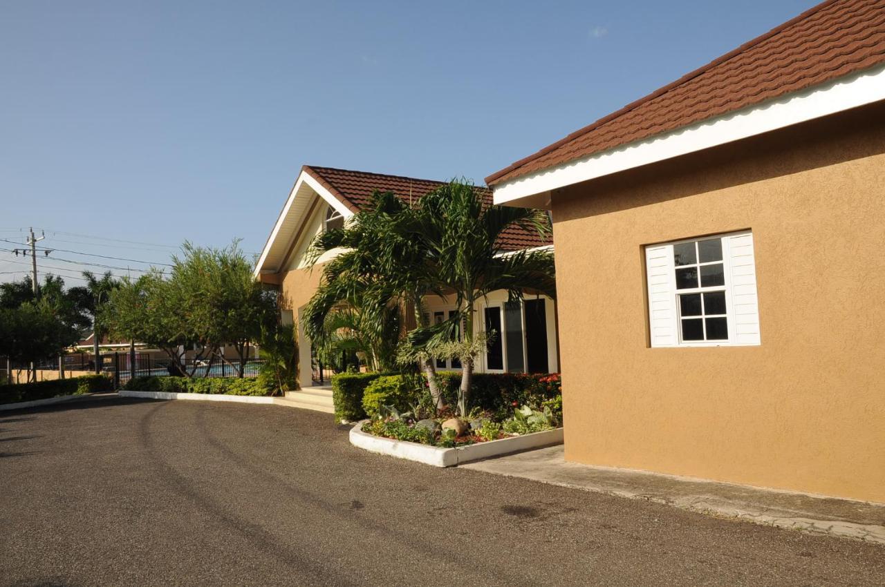 - Drax Hall Country Club 2-bed Luxury Holiday home Ocho Rios