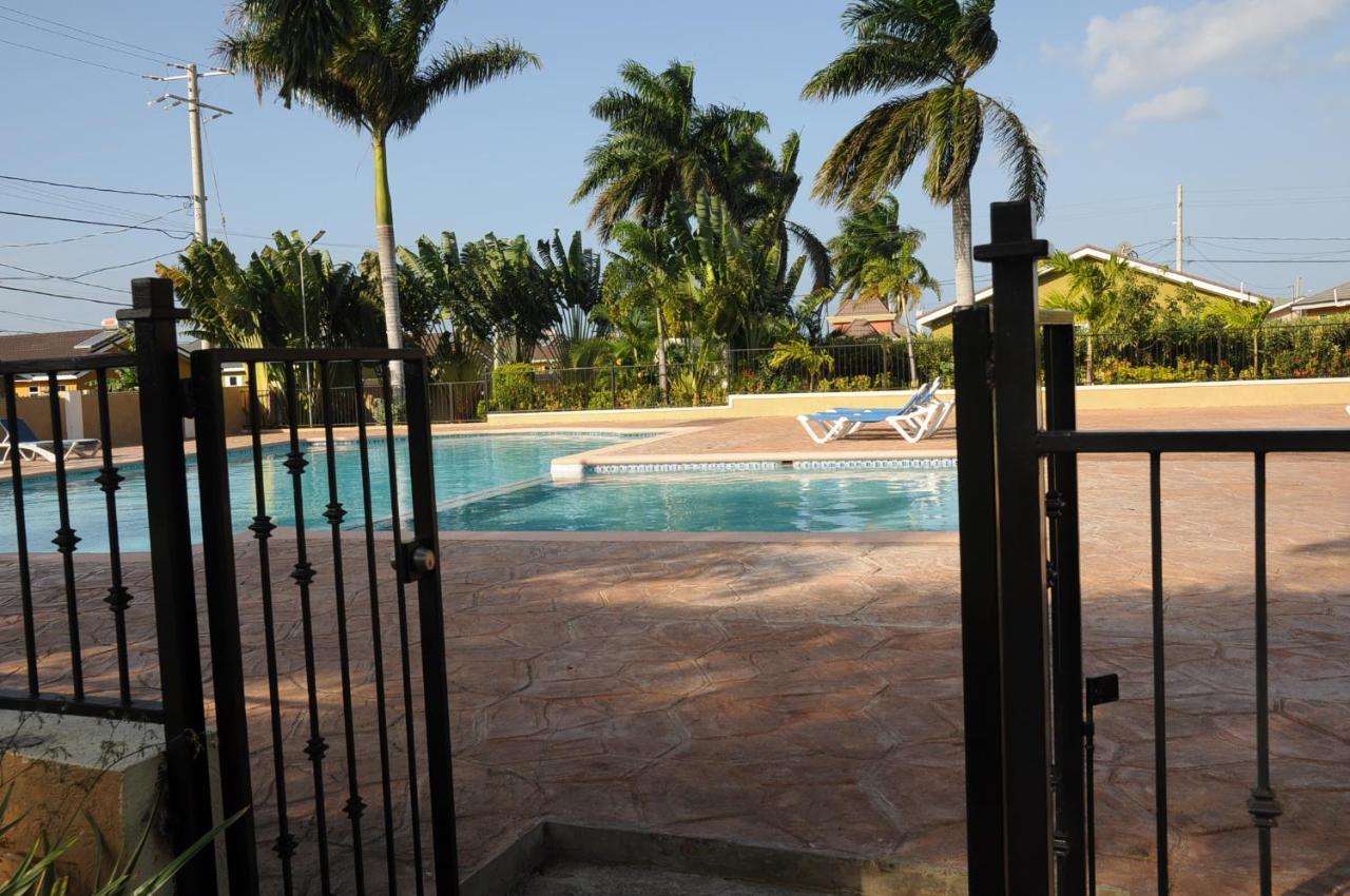 - Drax Hall Country Club 2-bed Luxury Holiday home Ocho Rios
