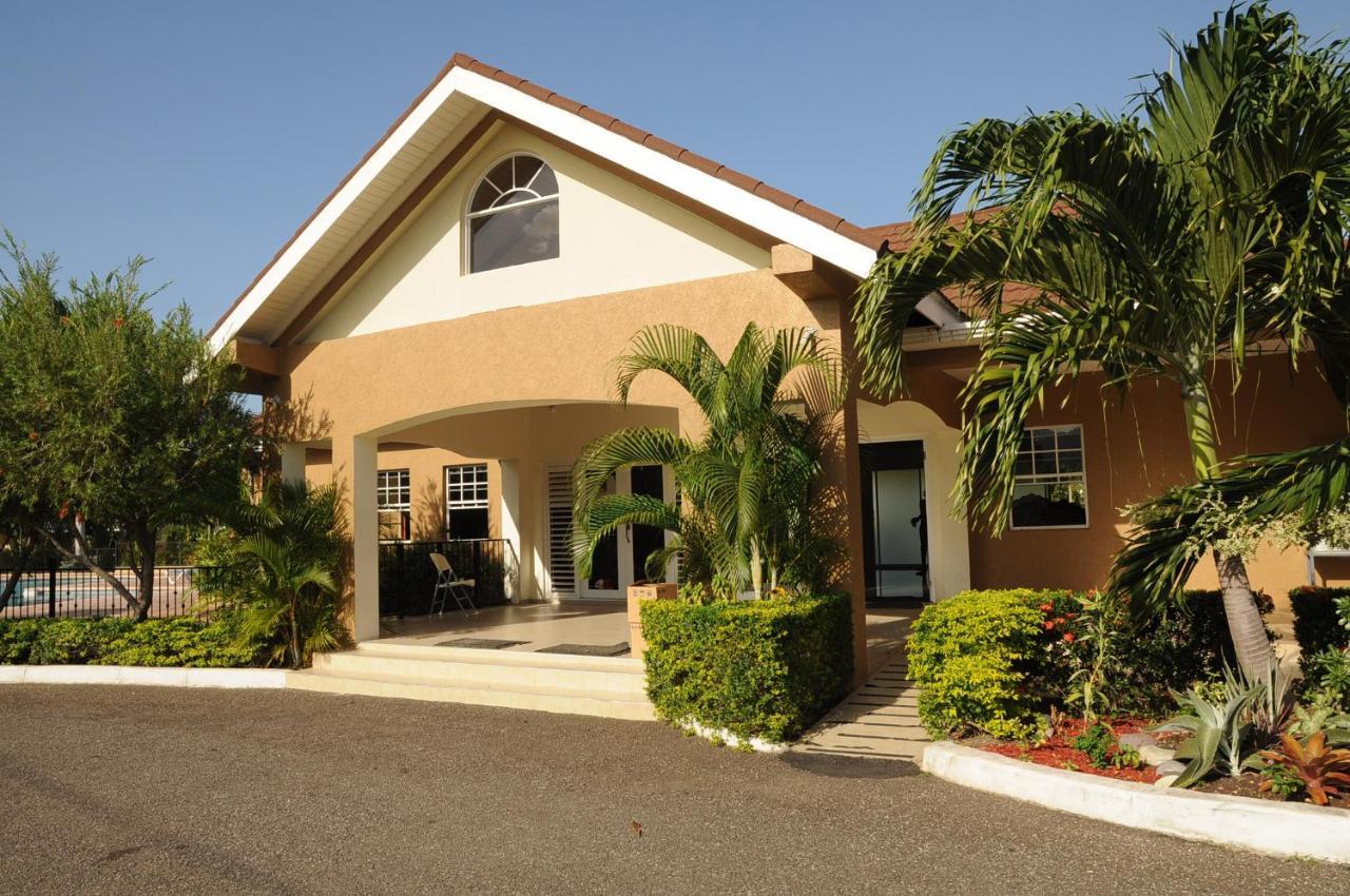 - Drax Hall Country Club 2-bed Luxury * Ocho Rios