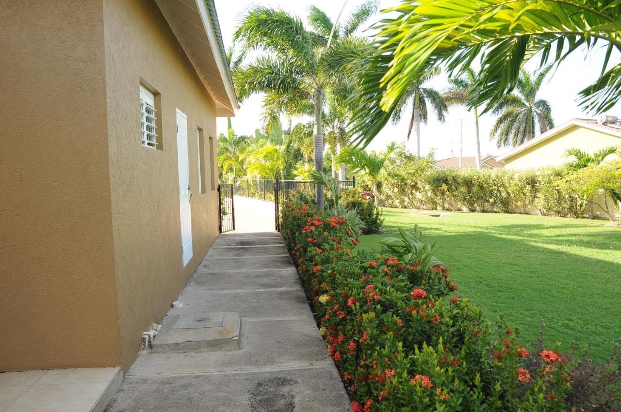 - Drax Hall Country Club 2-bed Luxury *