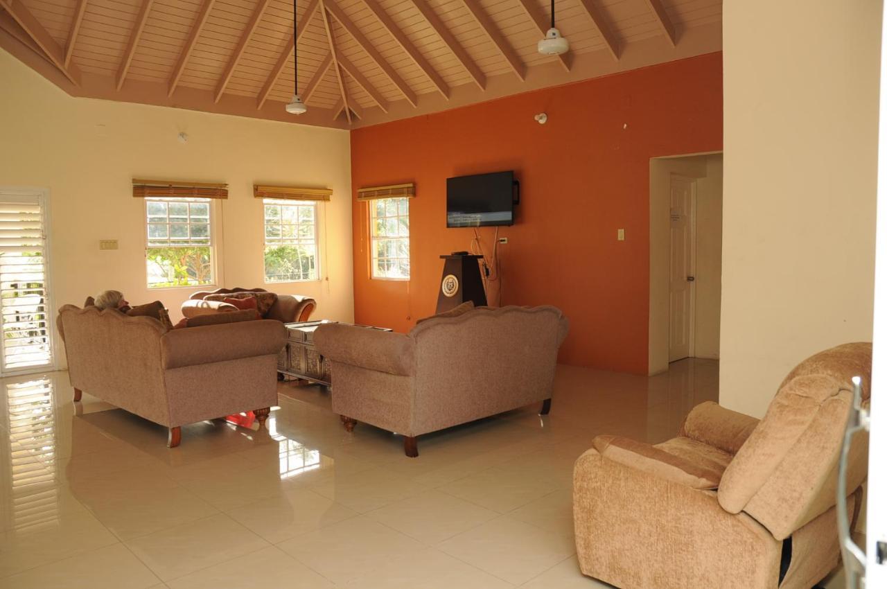 - Drax Hall Country Club 2-bed Luxury