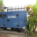 Cozy Studios-Private Entrance- Hs Internet-Ac-Hot Water-Backup Generator-Near The Beach