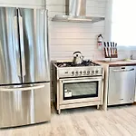 Eleuthera Retreat - Private Villa & Cottages On Pink Sand Beachfront