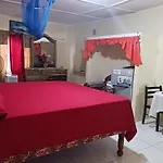 Tina\'S Guest House