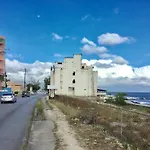 Hastings Central 3D Studio Apt Opp Beach