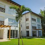 Pop Riviera Golf Suite