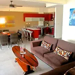 Le Reef Beach Condos - Aloha