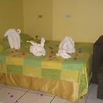 Alicia\'S Palace