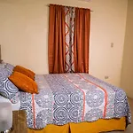 Connie\'S Comfort Suites
