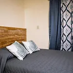 Connie\'S Comfort Suites