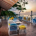 Hibiscus Lodge Hotel