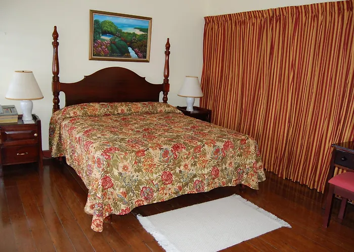 Inn At Shaw Park Gardens & Waterfalls