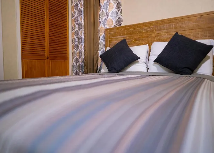 Connie\'S Comfort Suites
