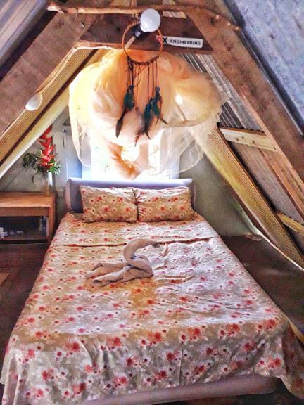 Tony's Offgrid Cabin Getaway * Scarborough