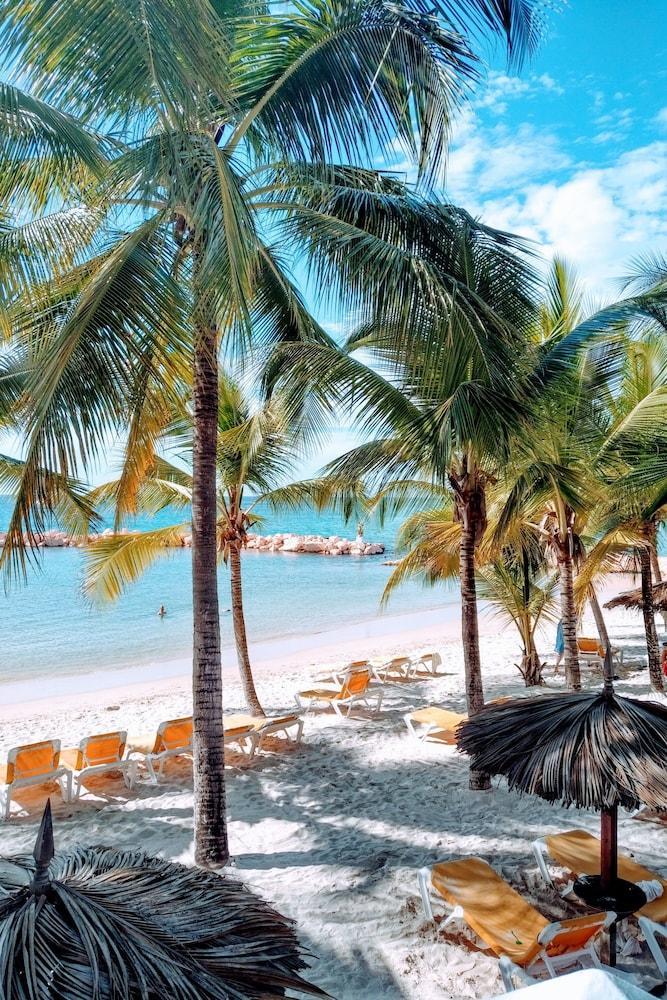 Coco Reef & Resort Crown Point