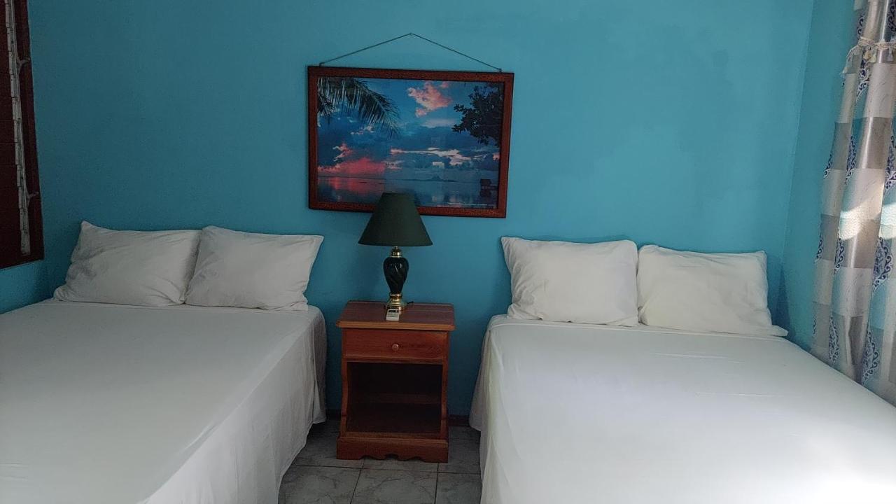 Yellow Bird Sea * Negril