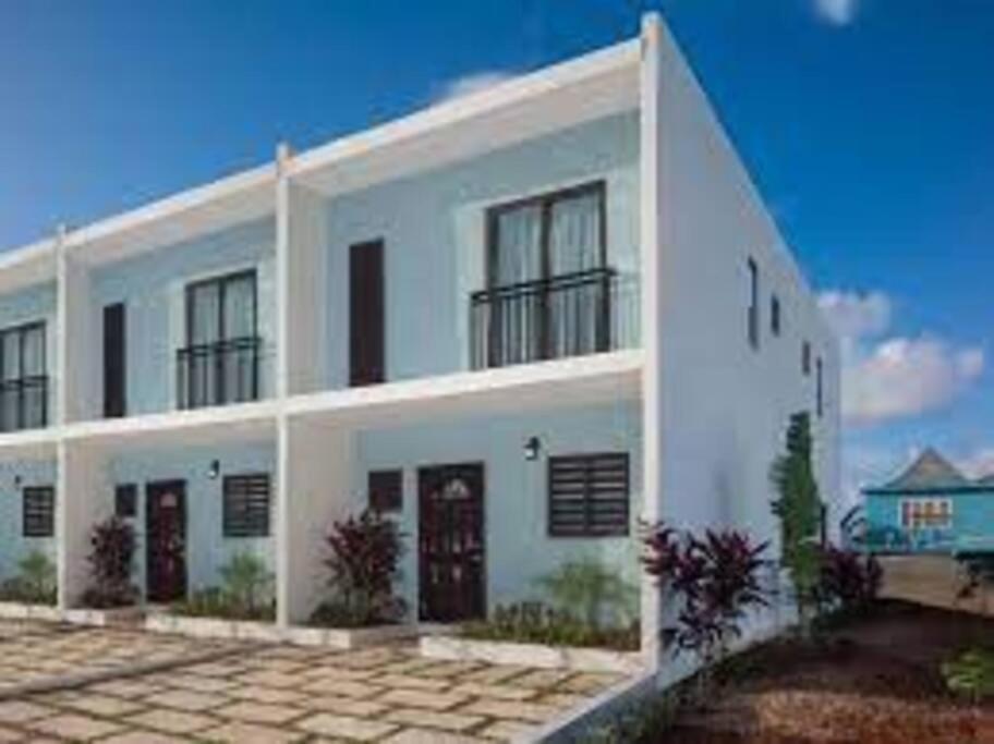 Retreat By The Lovely New 2 Bedroom *