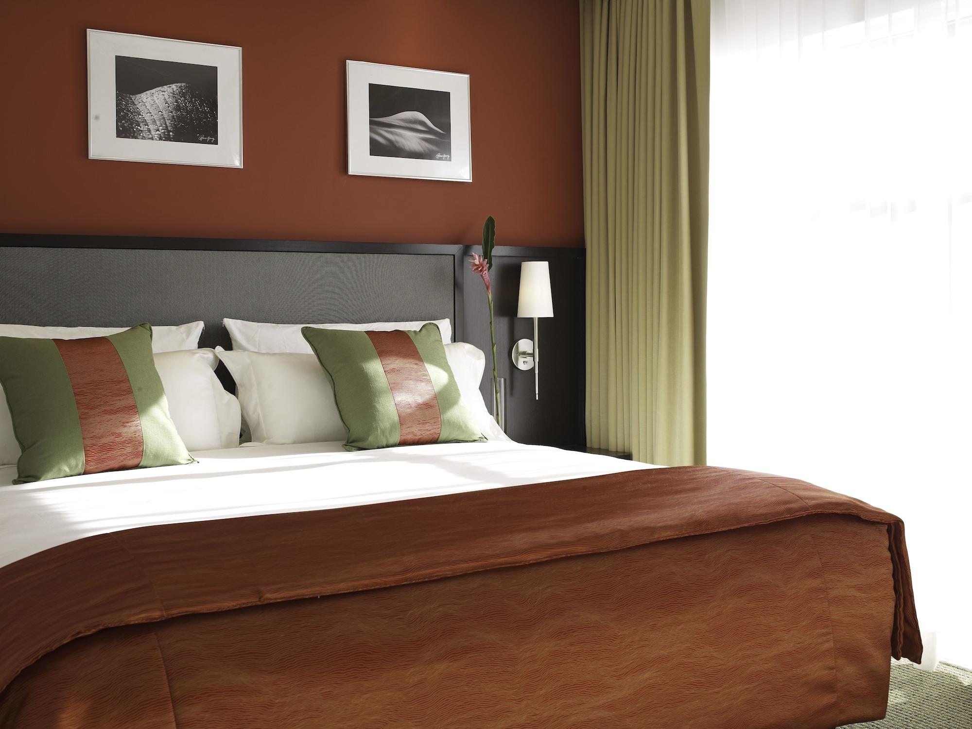 S Hotel