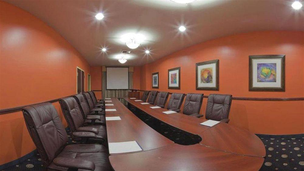 Express Trincity By Ihg Hotel