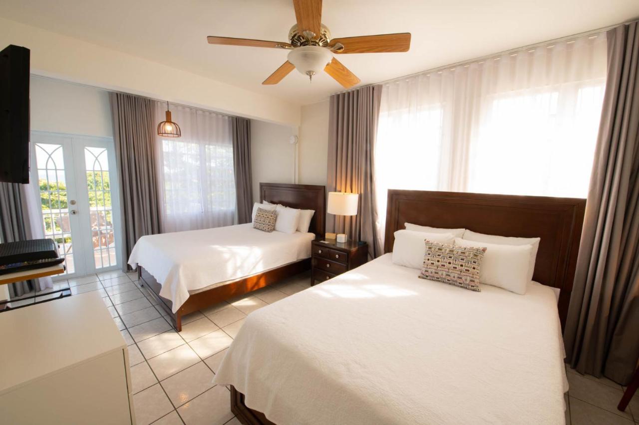 Lazy Parrot Hotel 3*