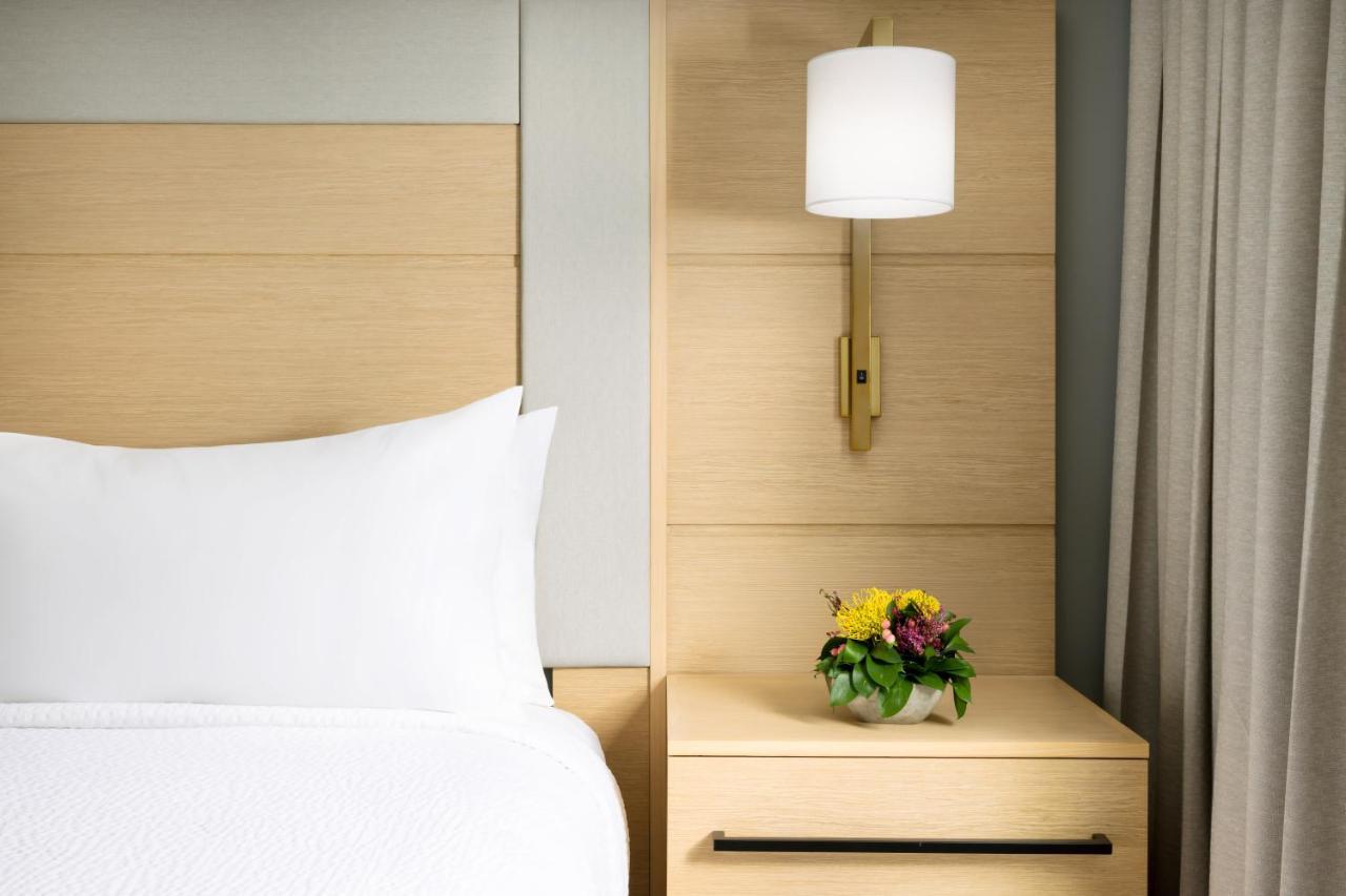 Hotel By Marriott Isla