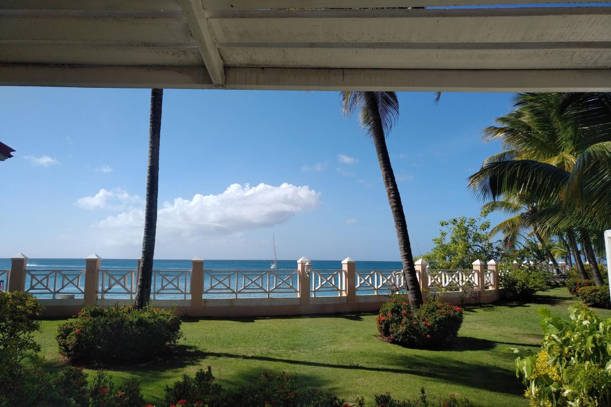 Resort Coco Reef & Crown Point