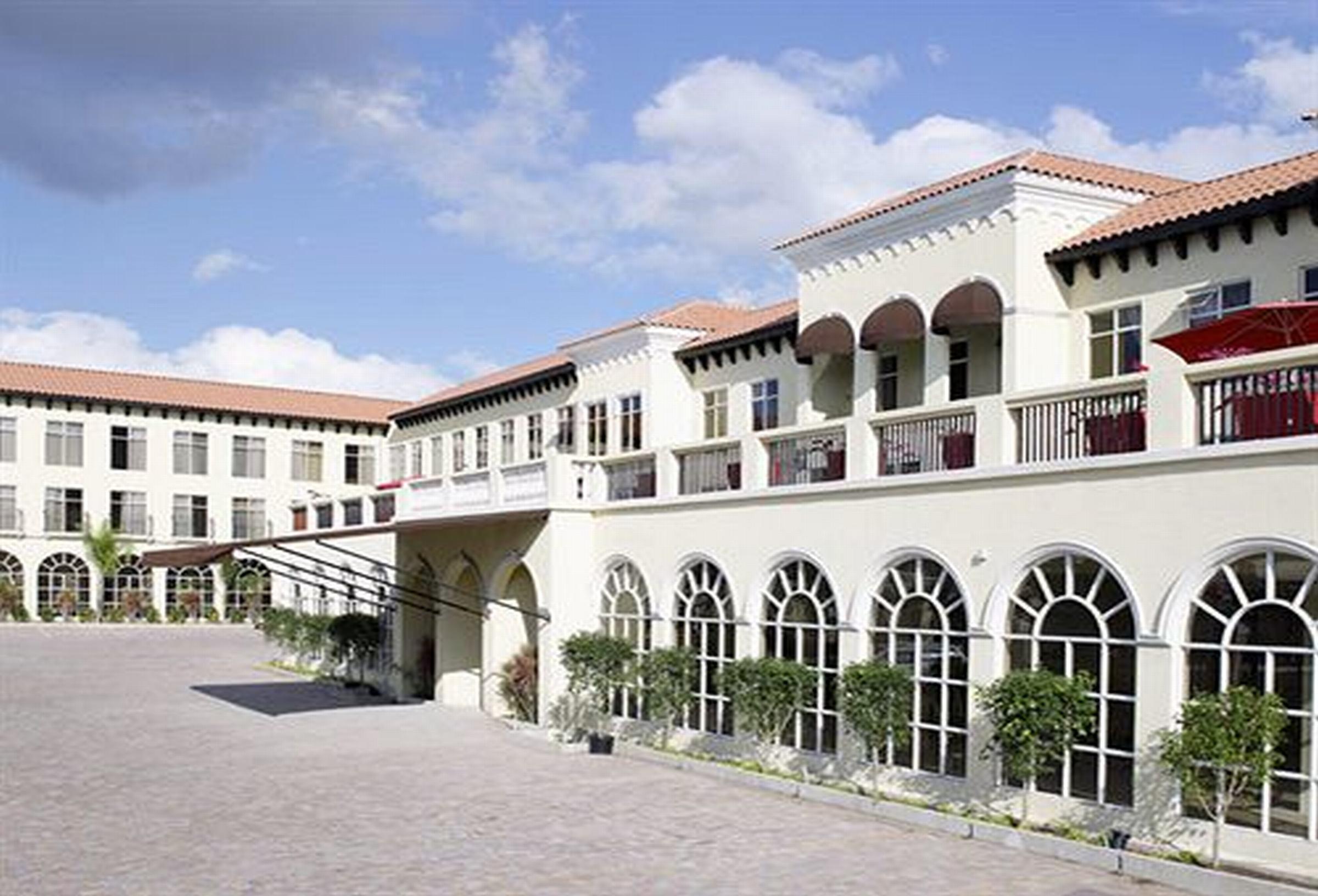 Hotel S