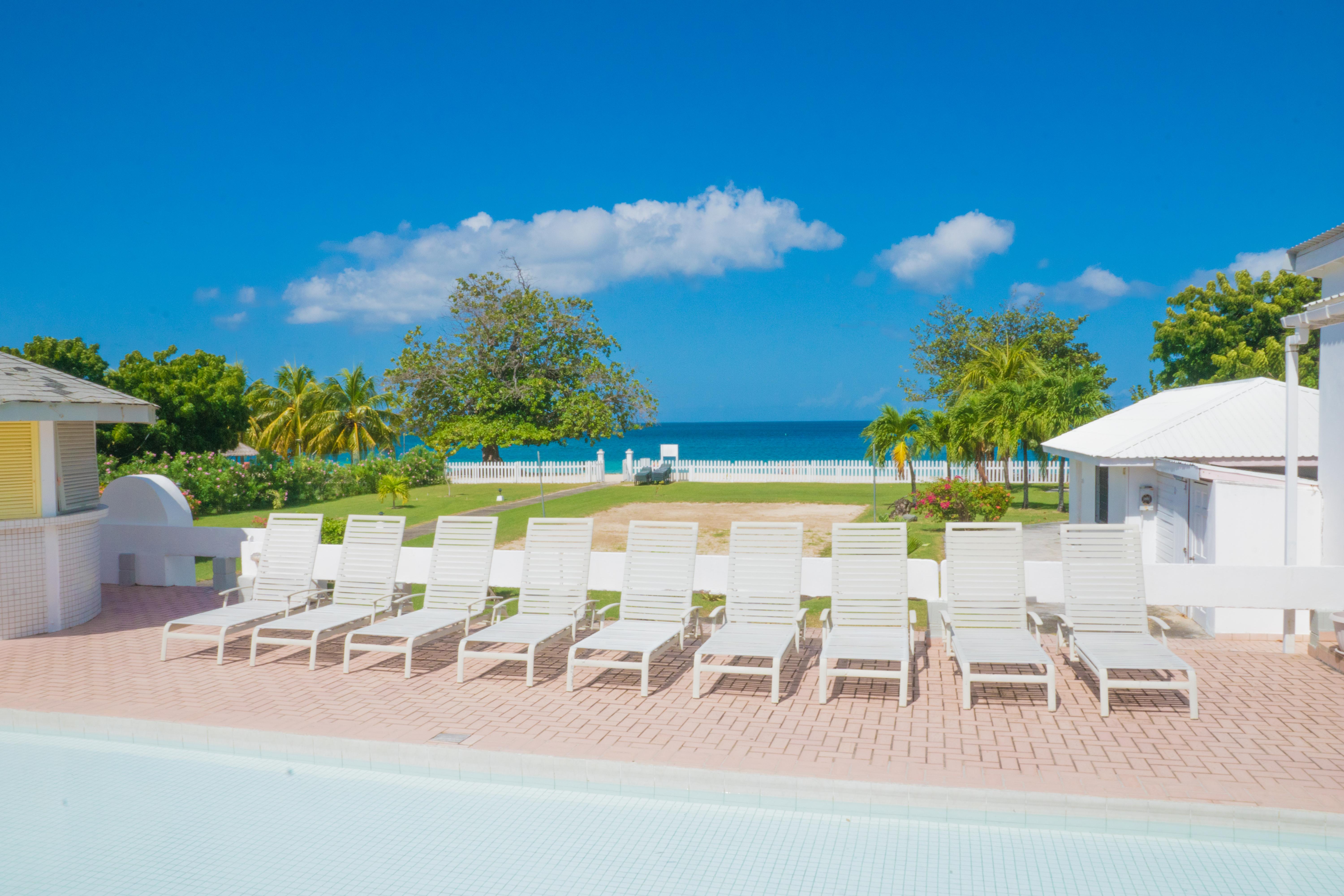 Allamanda Beach Hotel 3*