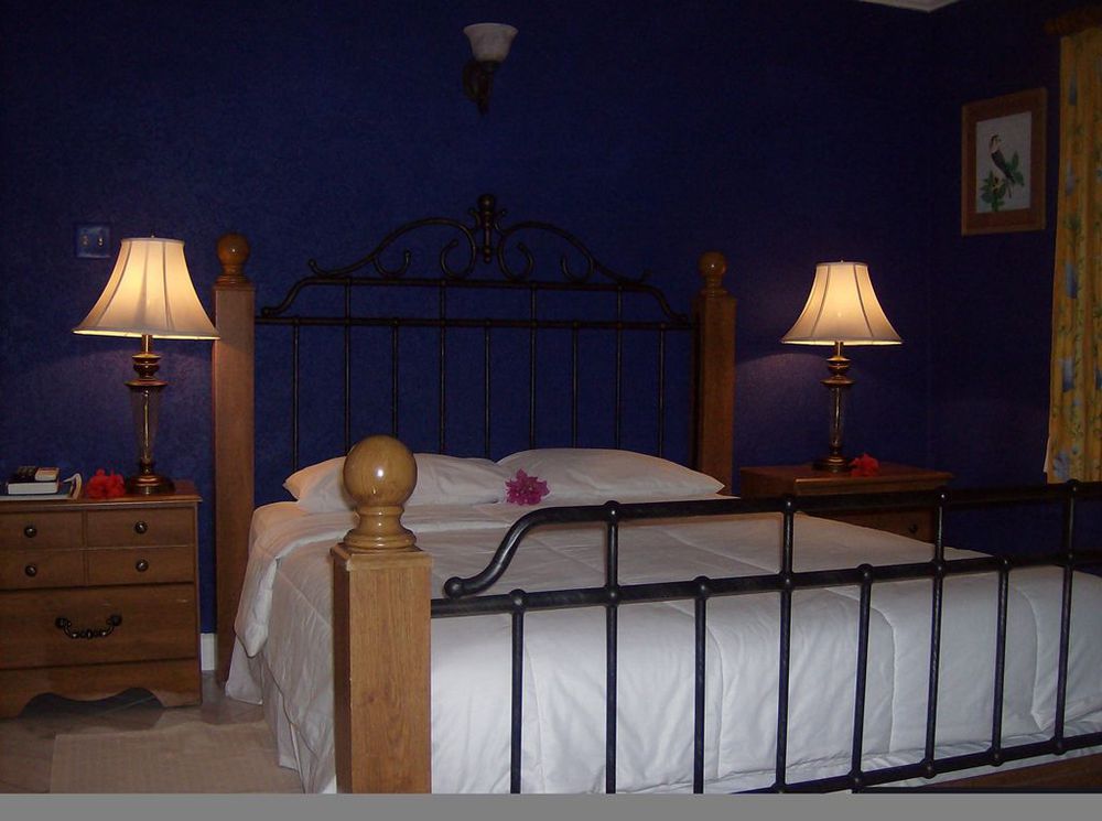 Bar-b-barn Beach Hotel 2*