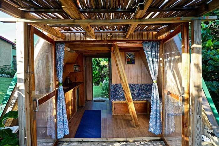 Guest house Go Natural Jamaica