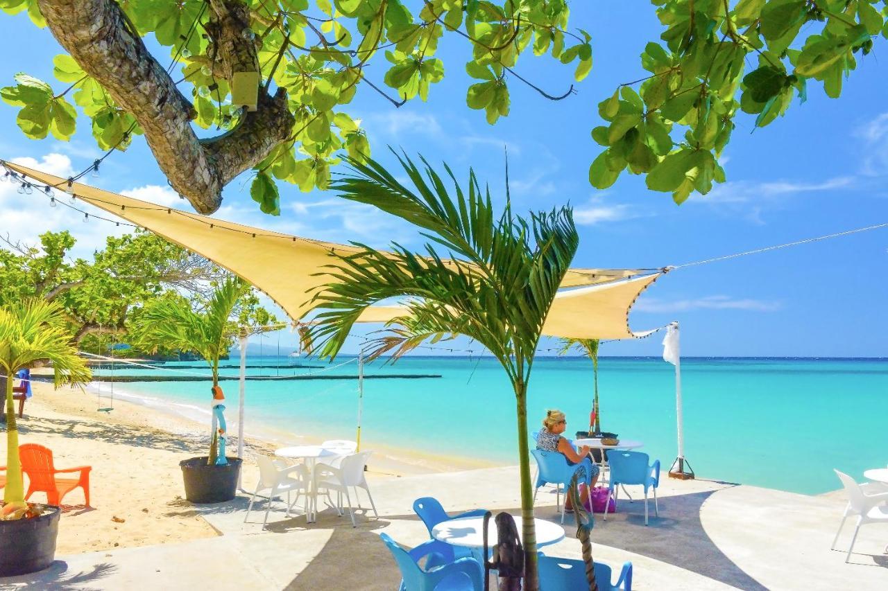 Hotel And Tan Ocho Rios