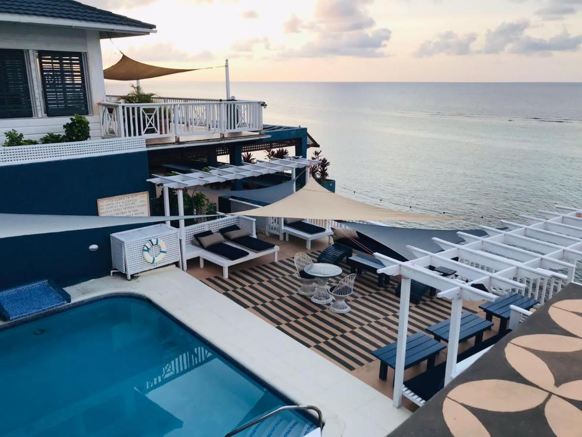 Moxons Club Hotel