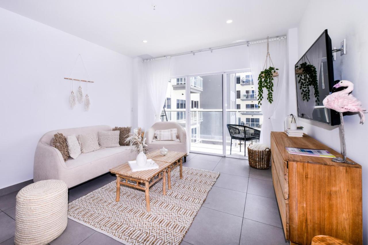 Stylish Luxury Condo, Location, Ocean View, Pool, Gym Apartamento *