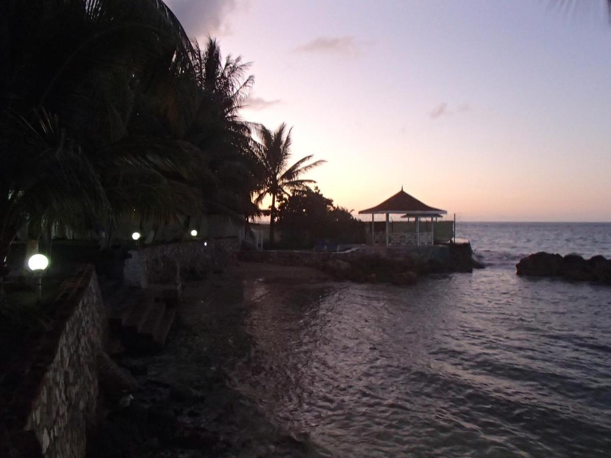 Chrisanns Aparthotel Ocho Rios