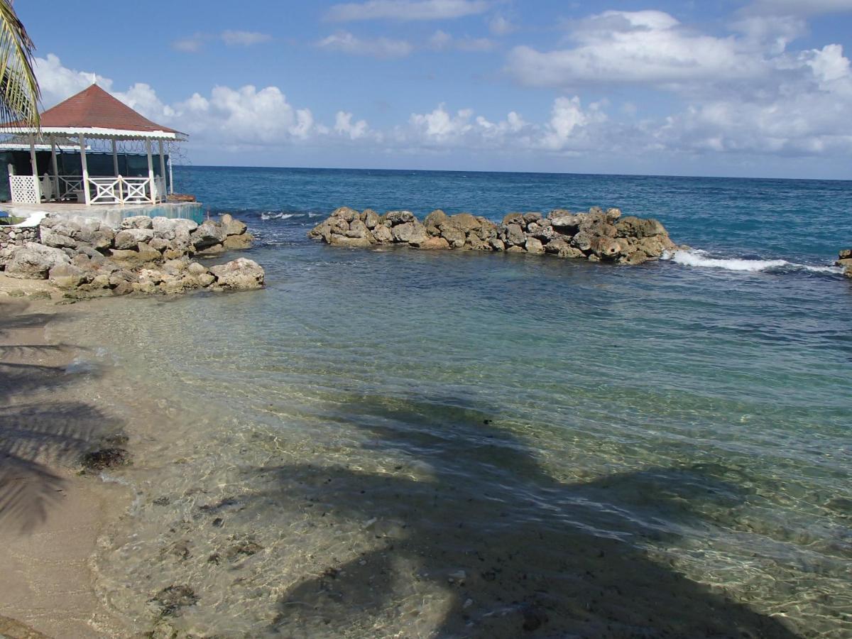 Chrisanns Aparthotel Ocho Rios
